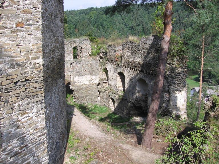 Frejštejn: A Medieval Castle Ruin in Czechia
