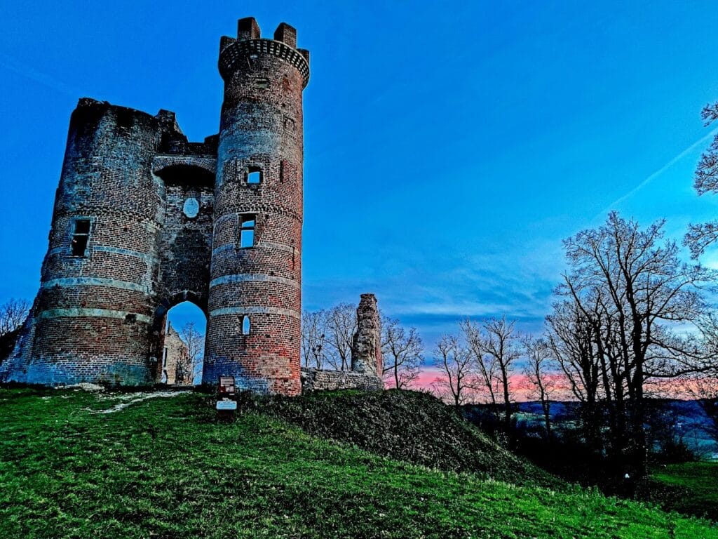 Bressieux Castle: A Medieval Fortified Seat in France 1 Château de Bressieux