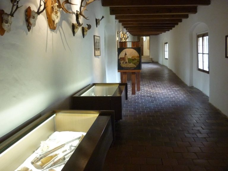 Roštejn: A Late Gothic Castle and Renaissance Hunting Lodge in Czechia