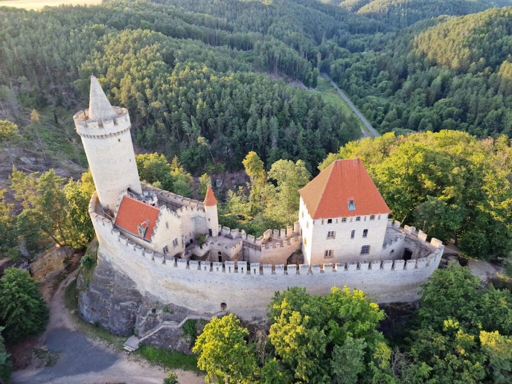 Kokořín Castle: Medieval Fortress and Romantic Reconstruction 1 Kokořín Castle