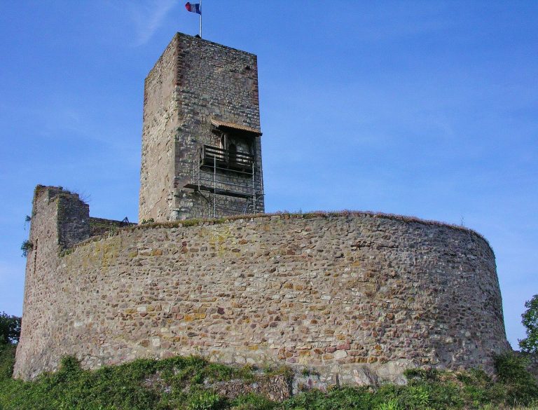 Château du Wineck: A Late-Romanesque Hill Castle in France