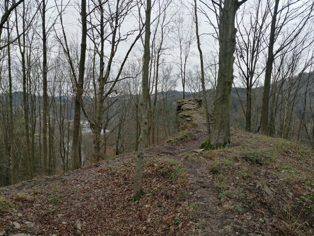 Pyšolec Castle: A Medieval Fortress Ruin in the Czech Republic 8 Pyšolec