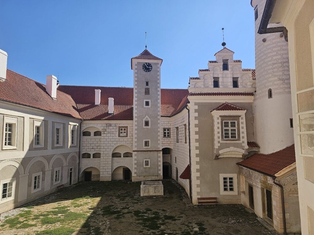 Castle Červená Řečice: A Medieval Estate Castle and Renaissance Chateau in Czechia 1 Castle Červená Řečice