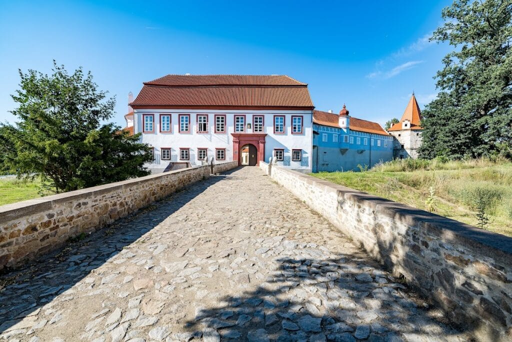 Castle Červená Řečice: A Medieval Estate Castle and Renaissance Chateau in Czechia 2 Castle Červená Řečice