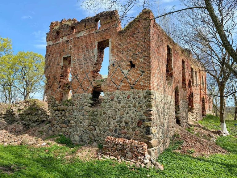 Burg Saalau: A Teutonic Order Castle in Russia