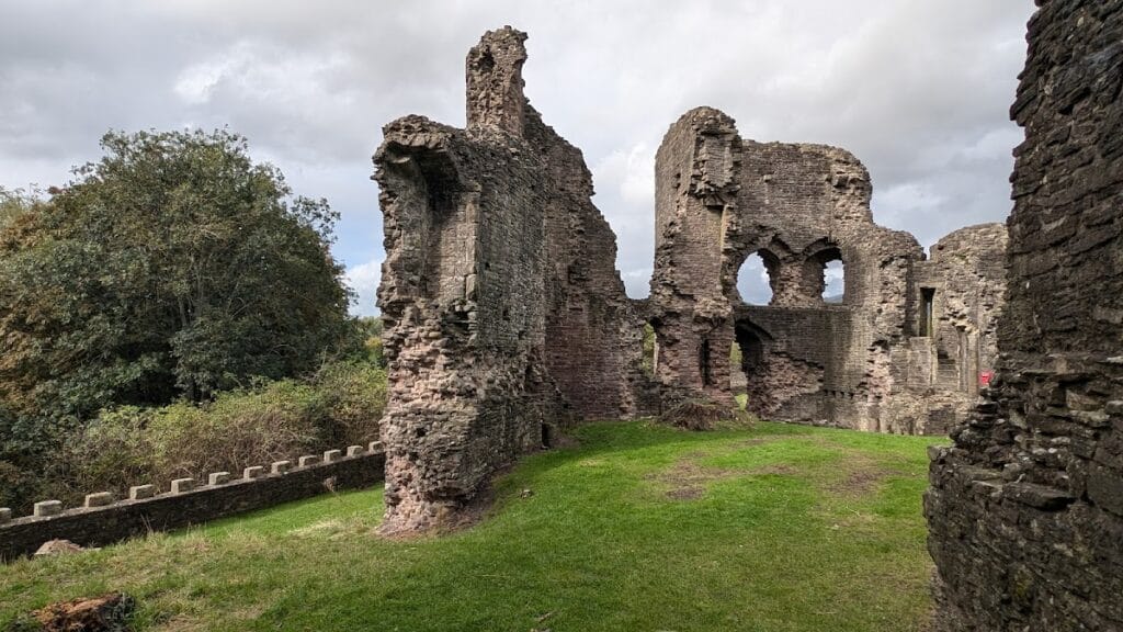 Abergavenny Castle: A Norman Fortress in Wales 6 Abergavenny Castle