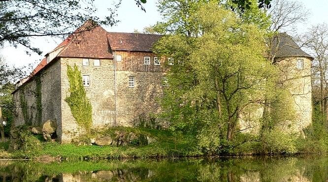 Burg Neuhaus: A Medieval Water Castle in Wolfsburg, Germany