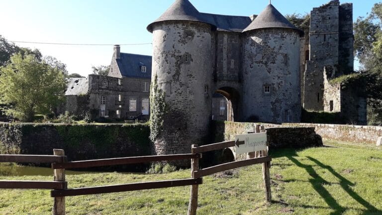 Château de Chanteloup: A Historic Fortress and Renaissance Residence in France