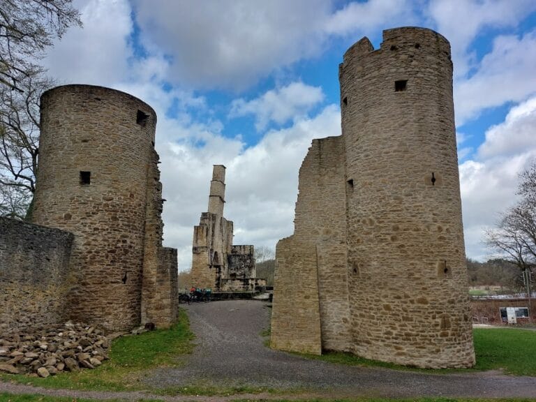 Hardenstein Castle: A Medieval Fortified Residence in Witten, Germany