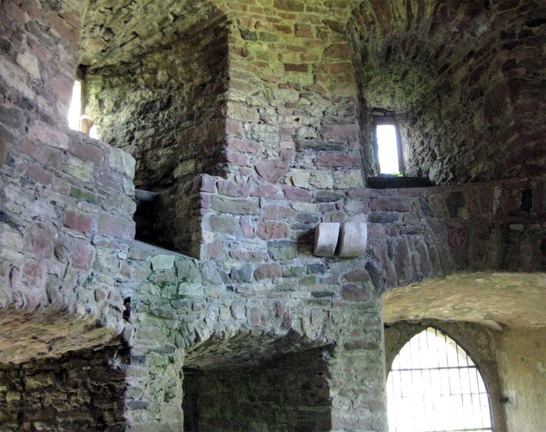 Steckelberg Castle: Imperial Route Fortress and Hutten Family Seat in Germany