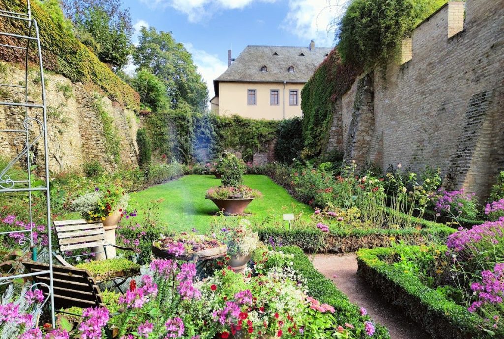 Burg Eltville: A Medieval Urban Castle and Elector’s Residence in Germany 4 Burg Eltville