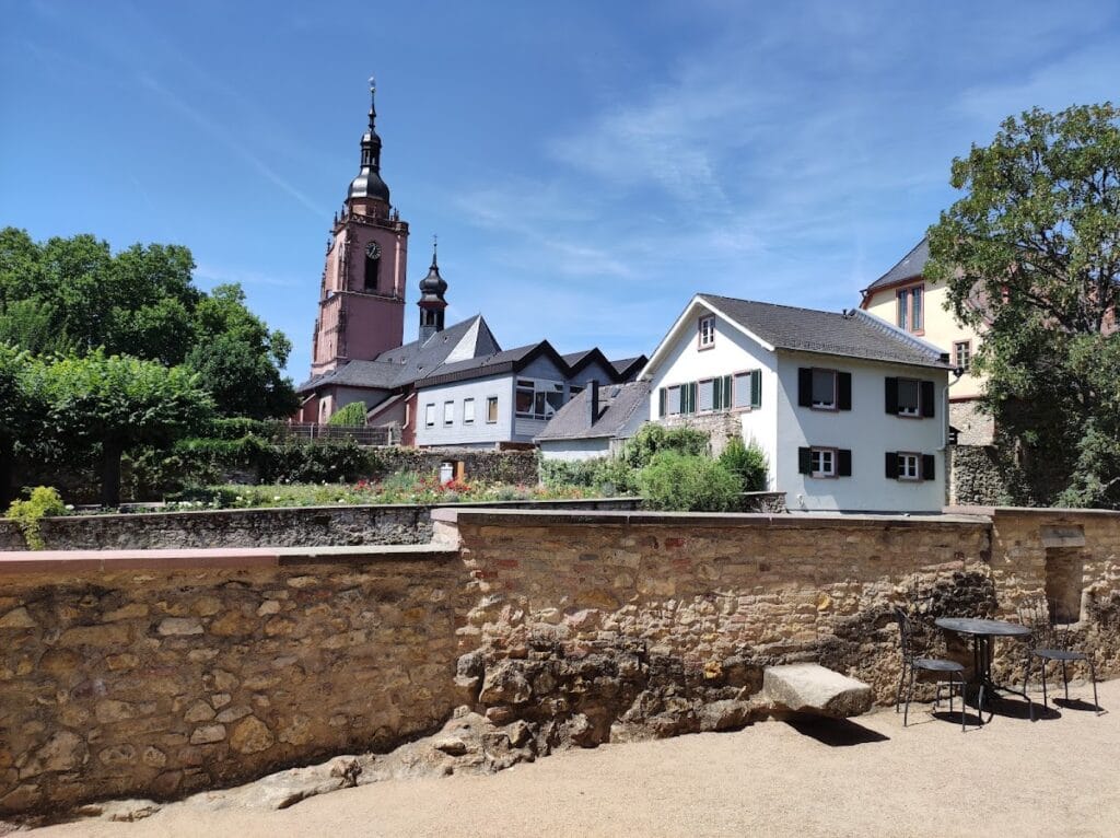 Burg Eltville: A Medieval Urban Castle and Elector’s Residence in Germany 5 Burg Eltville