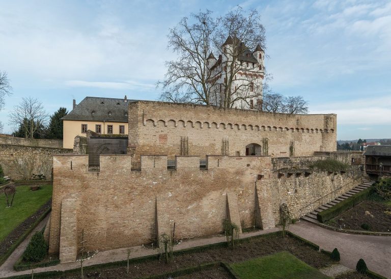 Burg Eltville: A Medieval Urban Castle and Elector’s Residence in Germany