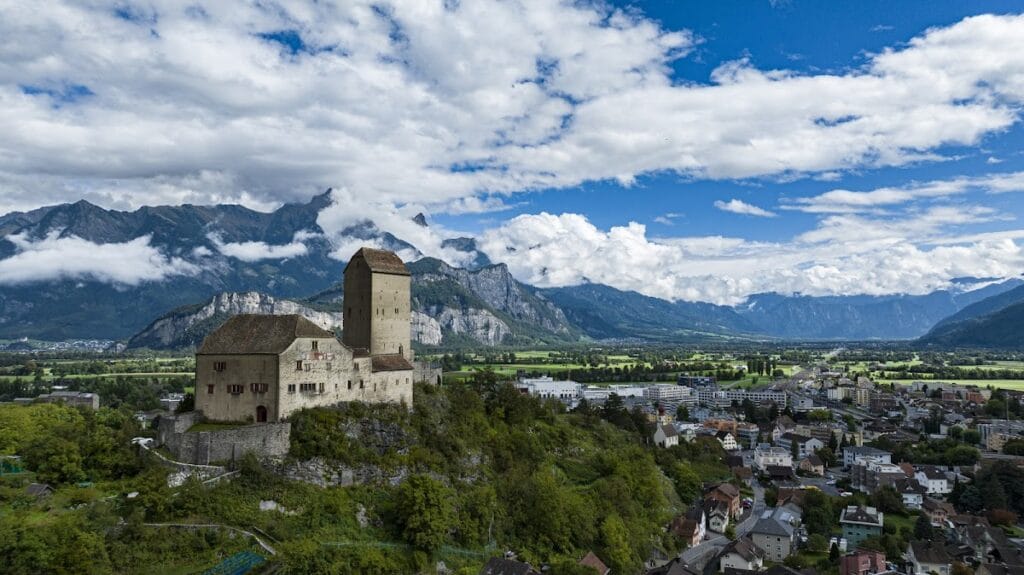 Sargans Castle: A Medieval Fortress and Administrative Residence in Switzerland 3 Sargans Castle