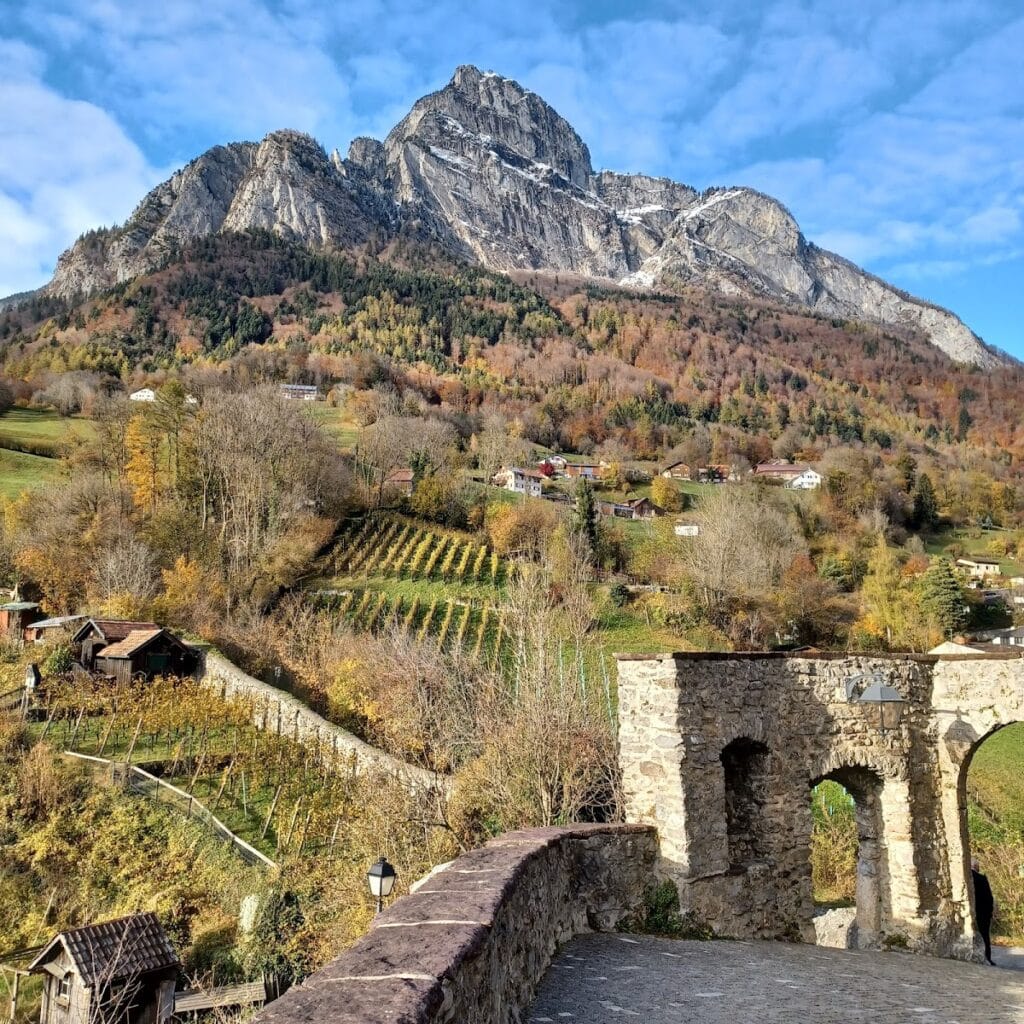Sargans Castle: A Medieval Fortress and Administrative Residence in Switzerland 4 Sargans Castle