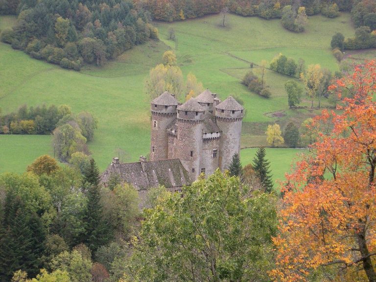 Château d’Anjony: A Fifteenth-Century Fortified Castle in France