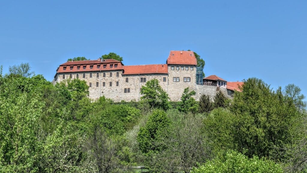 Burg Creuzburg: A Romanesque Hilltop Castle and Administrative Centre in Germany 1 Burg Creuzburg