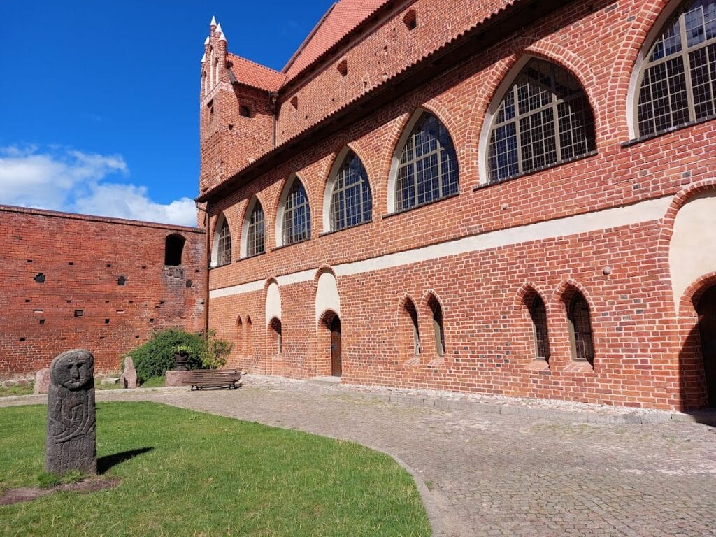 Castle of Warmian Bishops in Olsztyn: A Medieval Administrative and Defensive Stronghold 1 Castle of Warmian Bishops in Olsztyn