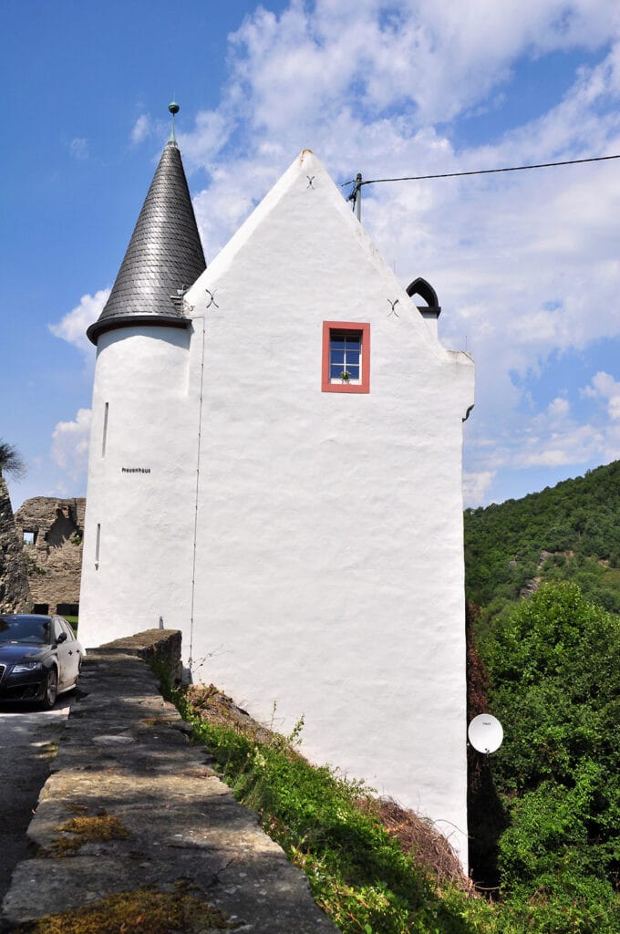 Sterrenberg Castle: A Medieval Fortress on the Rhine in Germany 3 Sterrenberg Castle