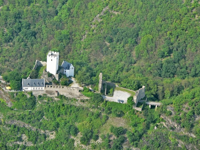 Sterrenberg Castle: A Medieval Fortress on the Rhine in Germany