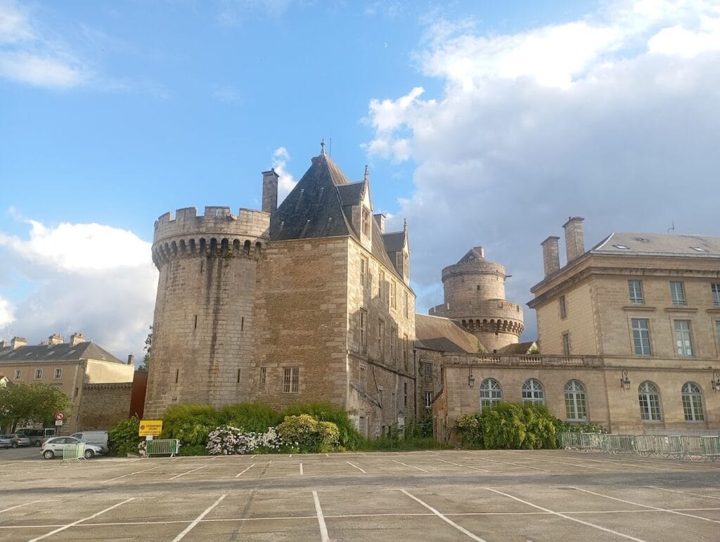 Château des ducs d'Alençon: A Medieval Fortress and Ducal Residence in France 8 Château des ducs d'Alençon