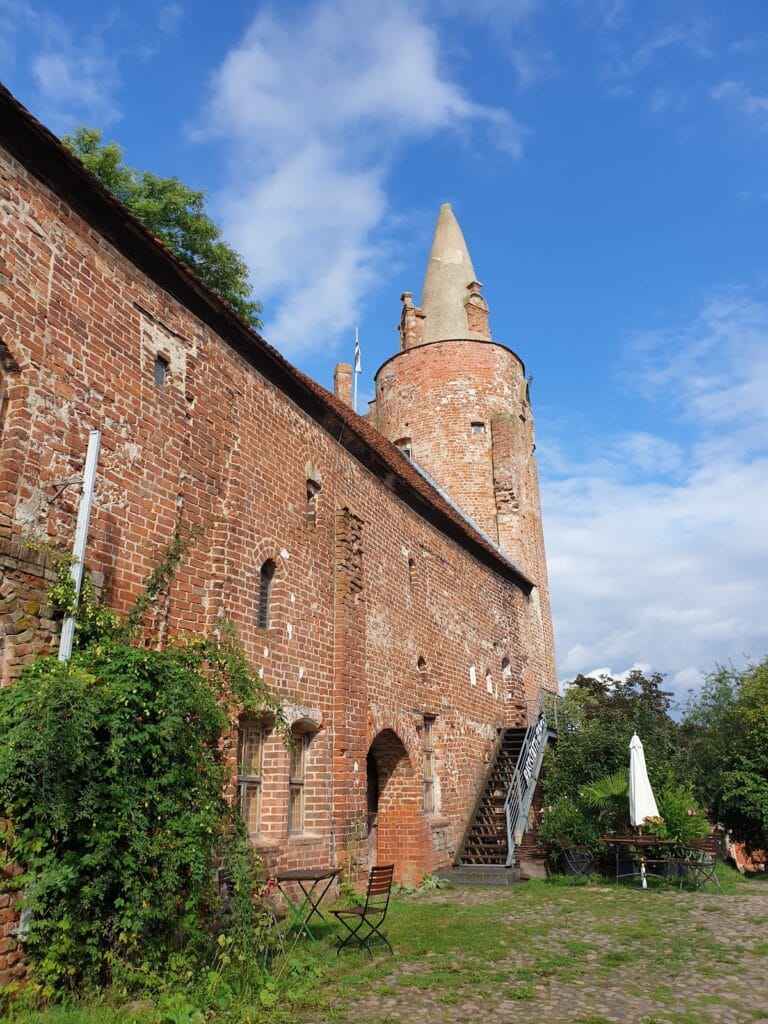 Klempenow Castle: A Medieval Stronghold in Germany