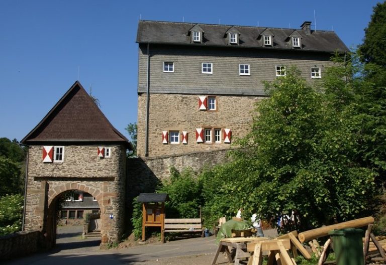 Hessenstein Castle: A Medieval Administrative Fortress and Youth Hostel in Germany
