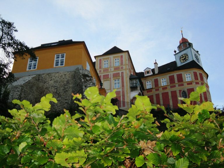 Jánský Vrch: A Historic Episcopal Castle in Czechia
