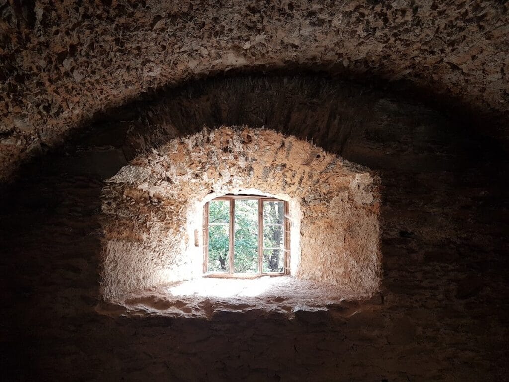 Nový Hrádek: A Gothic Castle Ruin in Czechia 1 Nový Hrádek