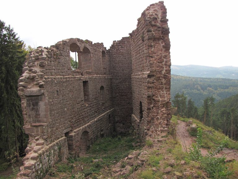 Château de Dreistein: A Ruined Medieval Castle in France