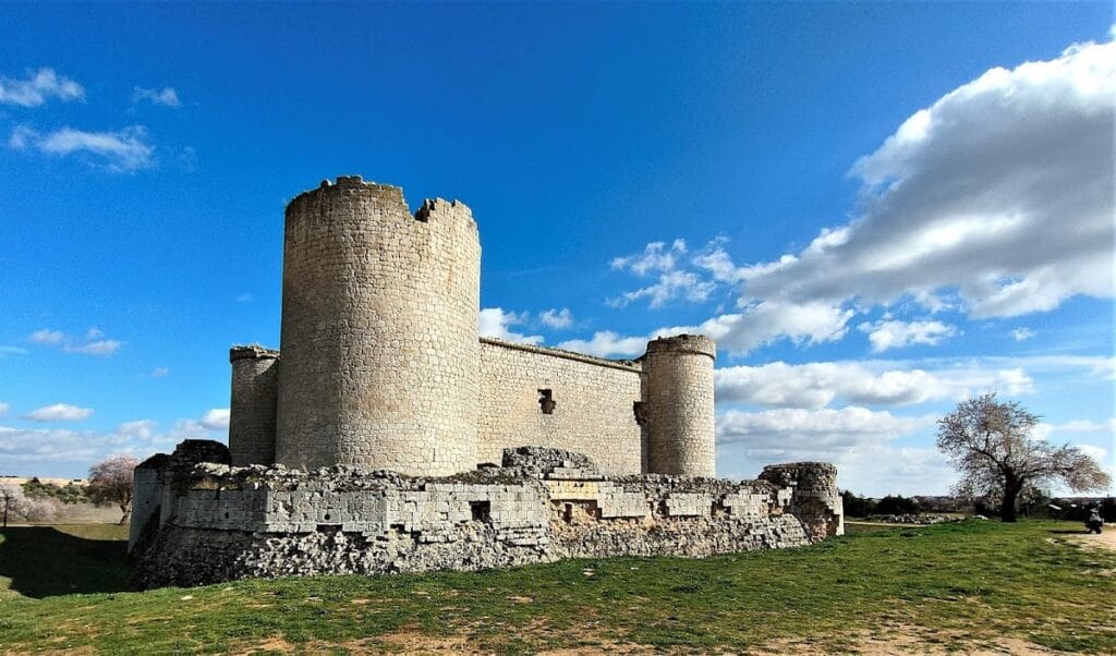 Castle of Pioz: A Fifteenth-Century Fortified Residence in Spain 1 Castle of Pioz