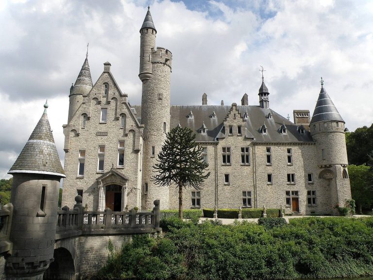 Kasteel de Marnix de Sainte Aldegonde: A Water Castle and Museum Complex in Belgium