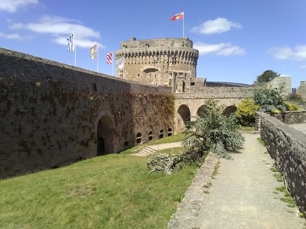 Château de Dinan: A Medieval Fortress and Museum in France 7 Château de Dinan