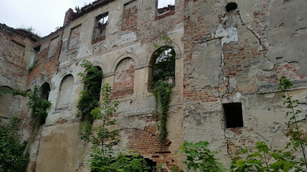 Chrzelice Castle: A Medieval and Baroque Heritage Site in Poland 7 Chrzelice Castle