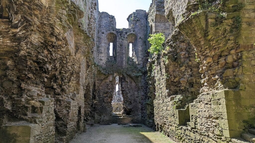 Middleham Castle: A Norman Stronghold in England 7 Middleham Castle