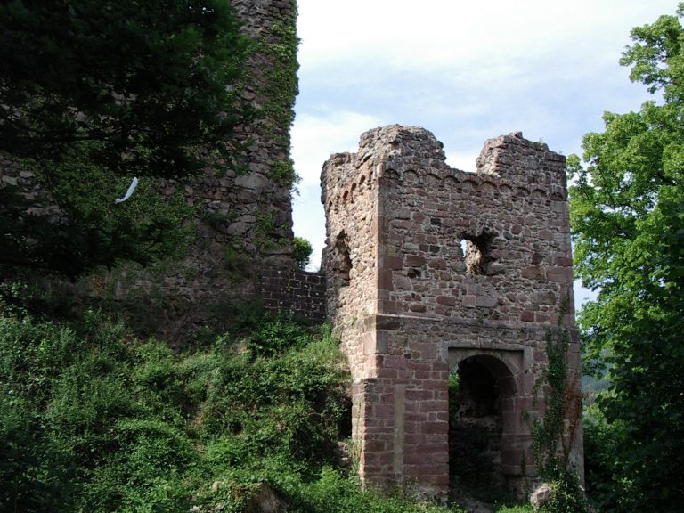 Château du Hugstein: A Medieval Residence and Fortress in France