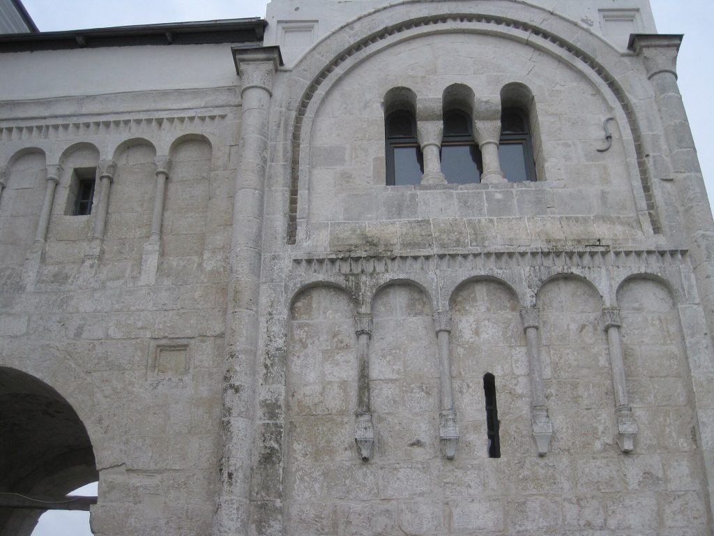Palace of Andrei Bogolyubsky: A Twelfth-Century Princely Residence in Russia 1 Palace of Andrei Bogolyubsky