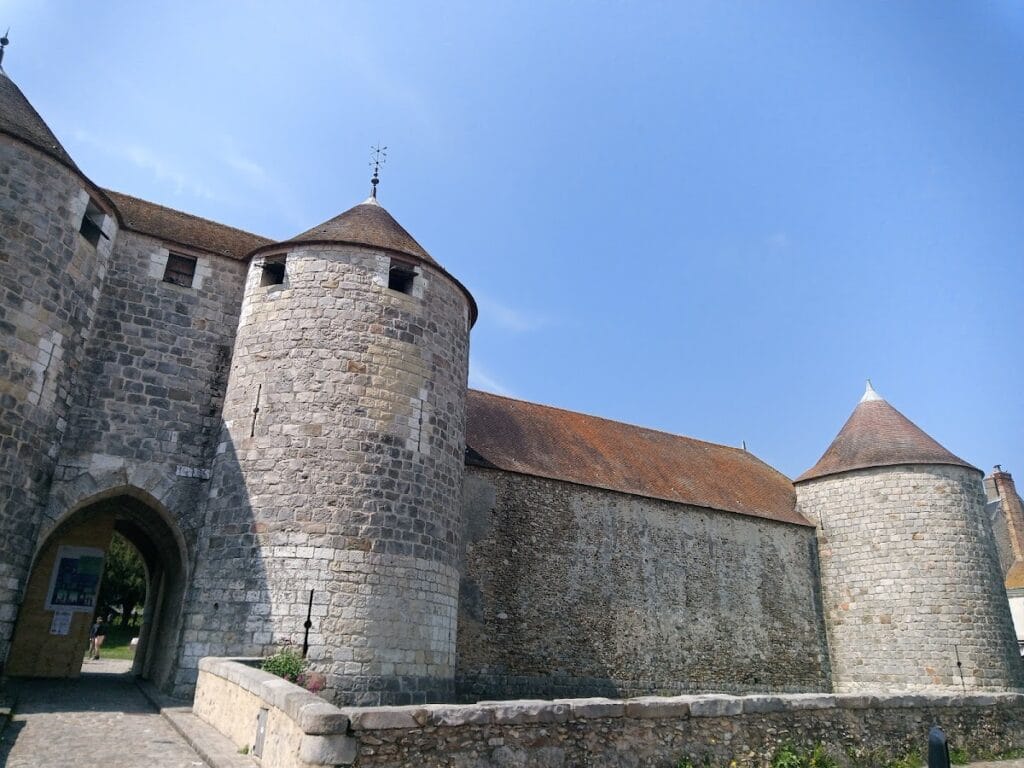 Château de Dourdan: Medieval Royal Fortress and Museum 2 Château de Dourdan