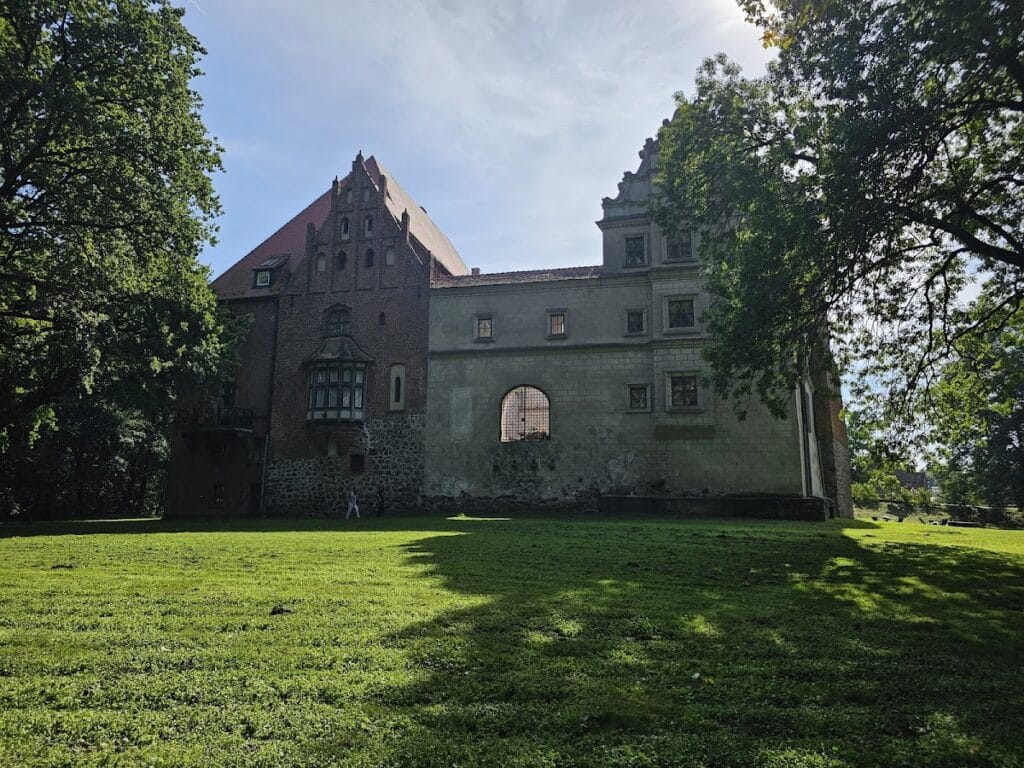 Pęzino Castle: A Medieval Residential-Defensive Castle in Poland 2 Pęzino Castle
