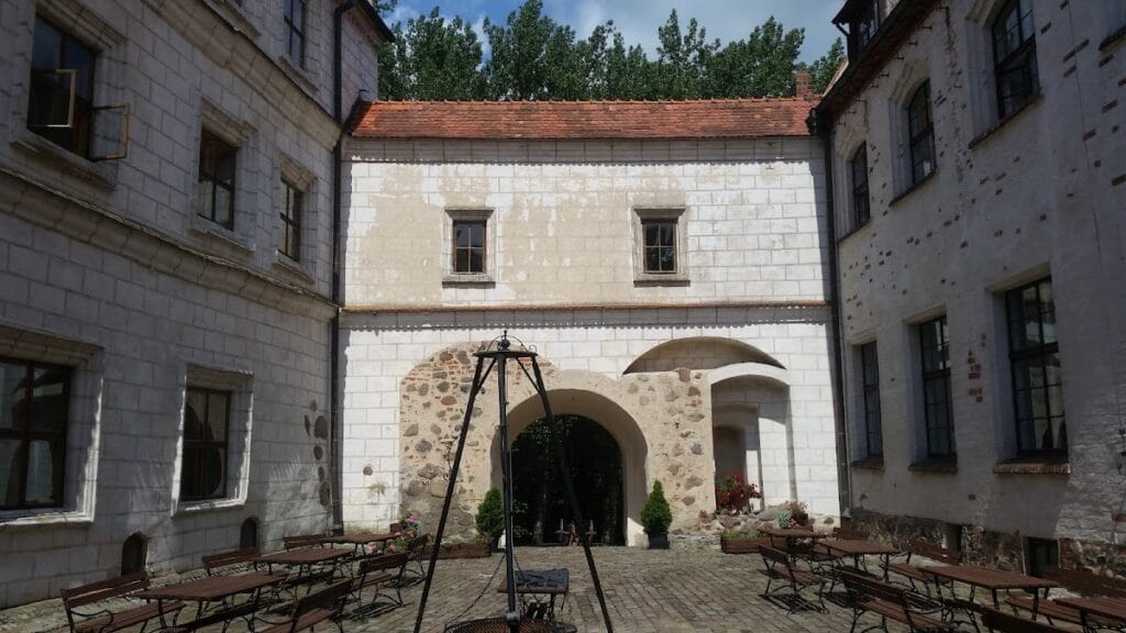 Pęzino Castle: A Medieval Residential-Defensive Castle in Poland 4 Pęzino Castle
