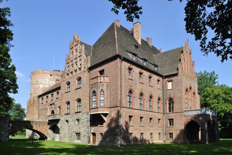 Pęzino Castle: A Medieval Residential-Defensive Castle in Poland