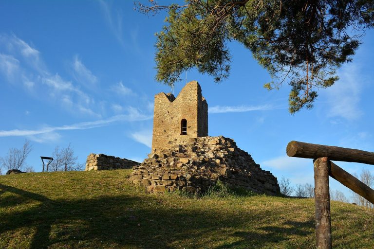 Rocca di Monte Battaglia: A Lombard Fortress and Second World War Battlefield in Italy
