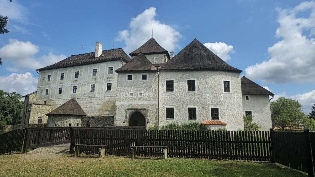 Nóve Hrady Castle: A Medieval Gothic Fortress in the Czech Republic 7 Nóve Hrady Castle