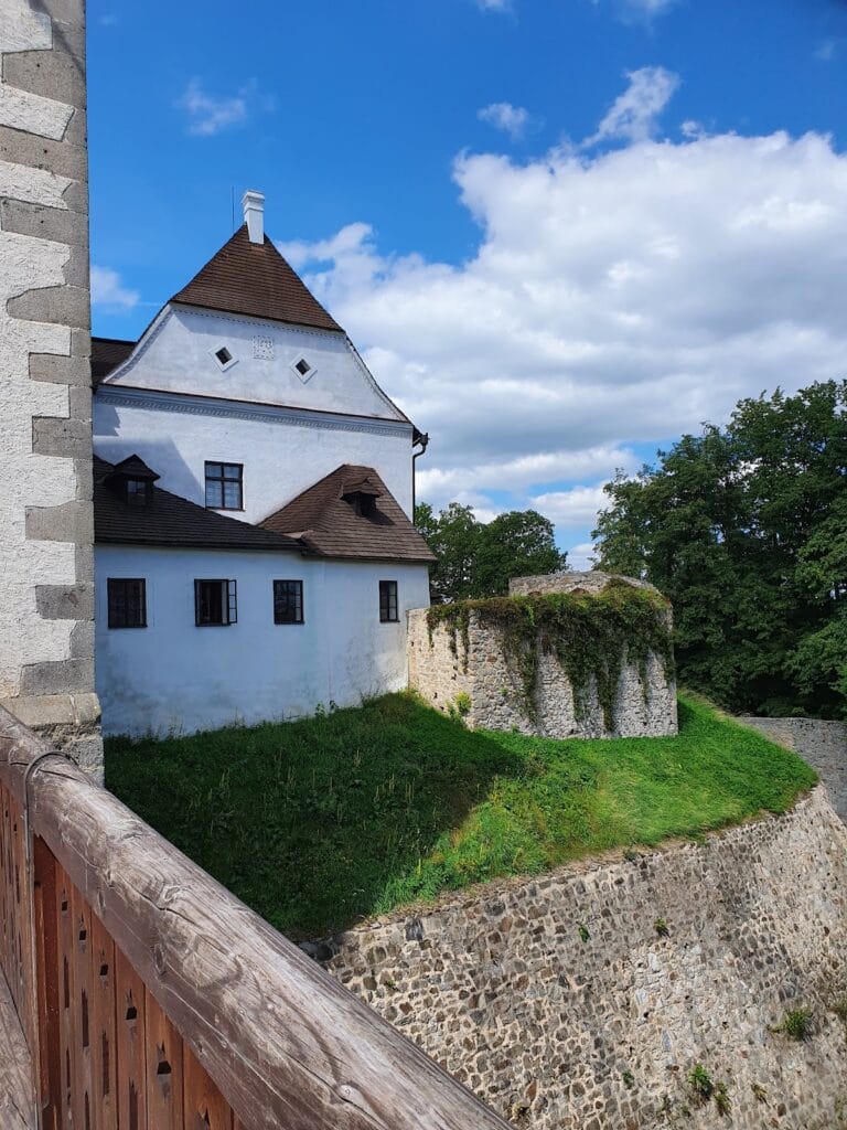Nóve Hrady Castle: A Medieval Gothic Fortress in the Czech Republic 10 Nóve Hrady Castle