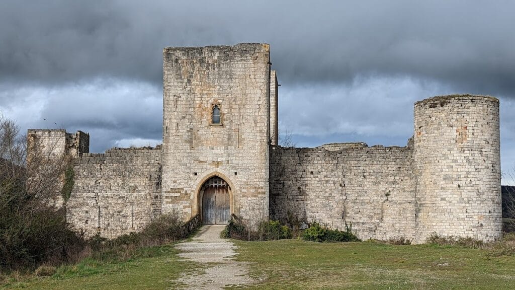 Château de Puivert: A Medieval Fortified Castle in France 1 Château de Puivert