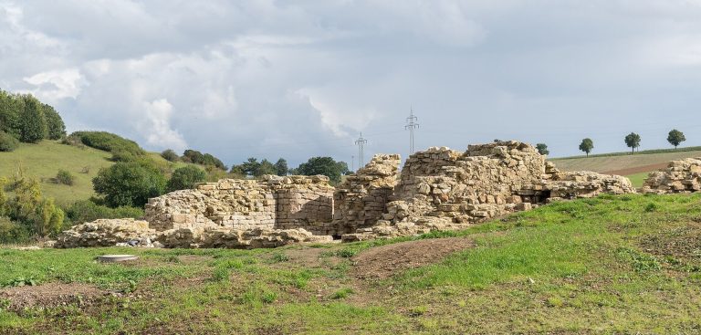 Holsterburg: An Octagonal Staufer-Period Castle in Germany