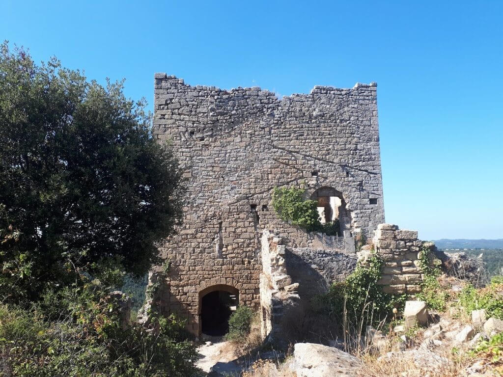 Castell de Castellcir: A Romanesque Castle in Catalonia 2 Castell de Castellcir