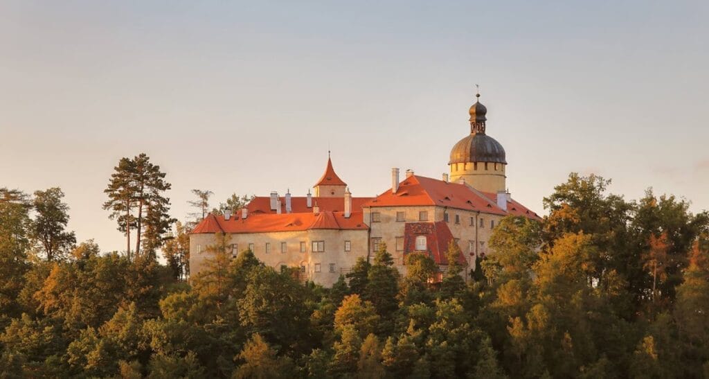 Grabštejn: A Gothic Castle and Renaissance Chateau in Czechia 1 Grabštejn
