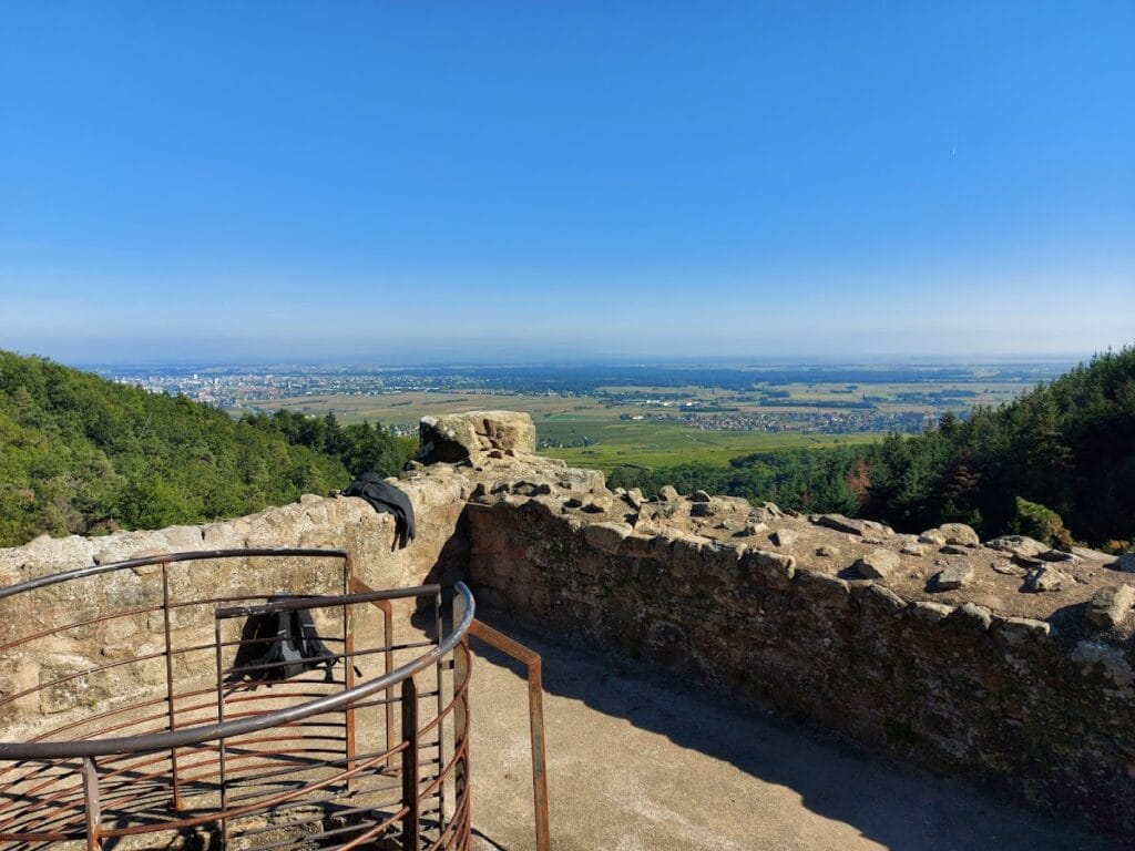 Hagueneck Castle: A Ruined Medieval Castle in France 1 Château de Hagueneck