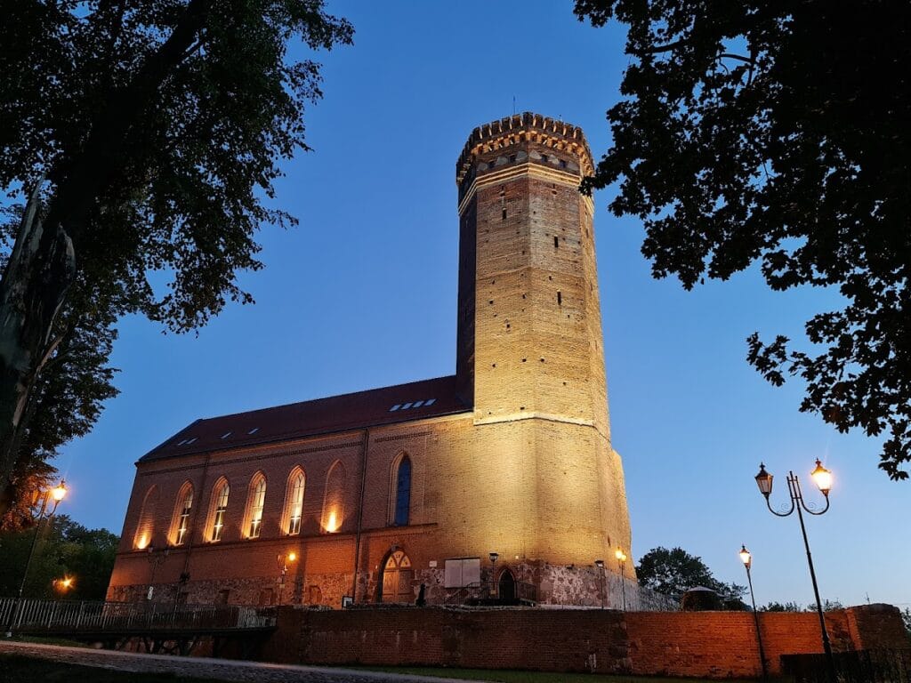 Człuchów Castle: A Medieval Teutonic Fortress in Poland 6 Człuchów Castle